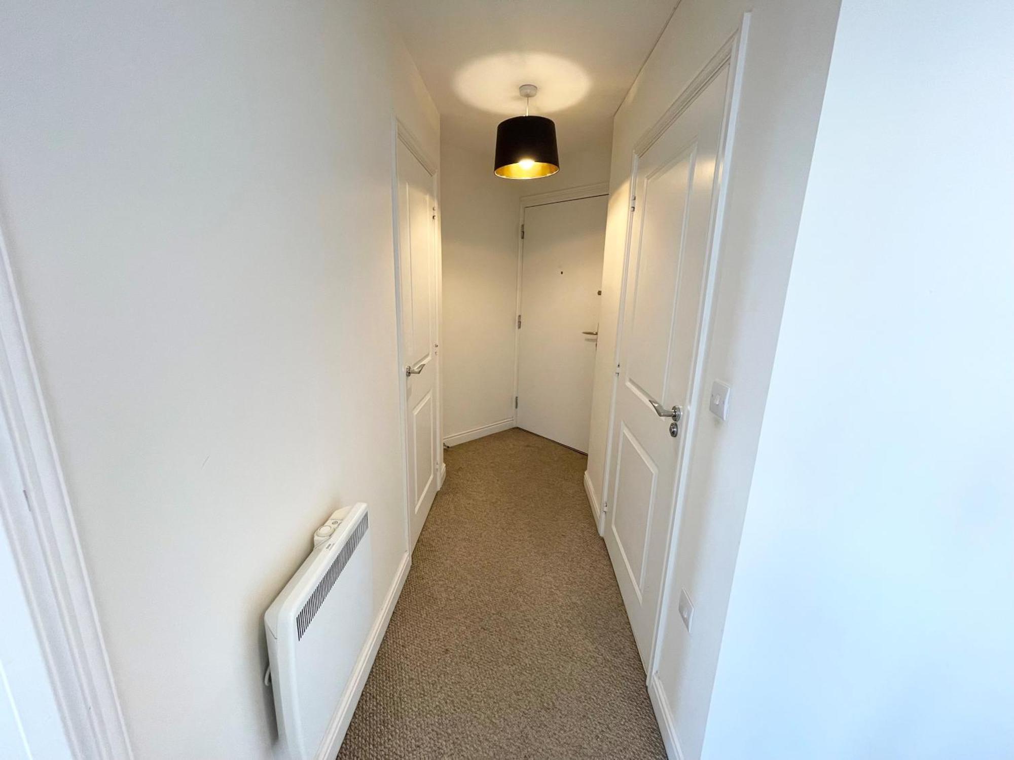 Blue Sky Apartments @Wallis Square, Farnborough Фарнбъро Екстериор снимка